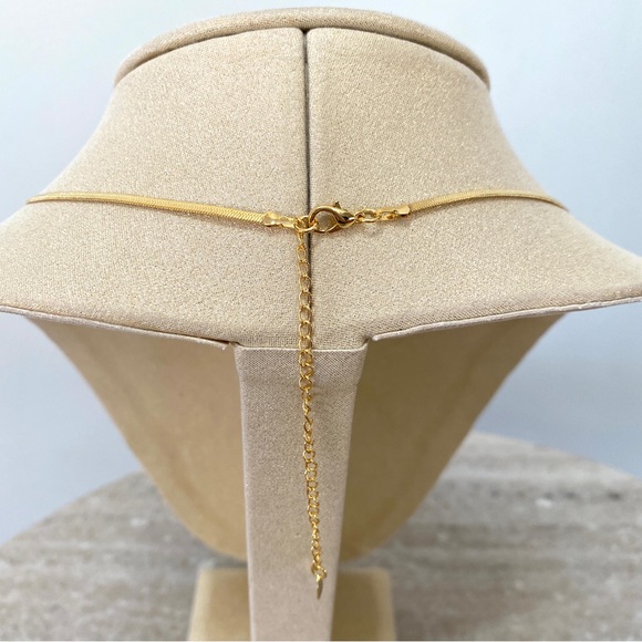 Gold snake chain necklace - Picture 5 of 7